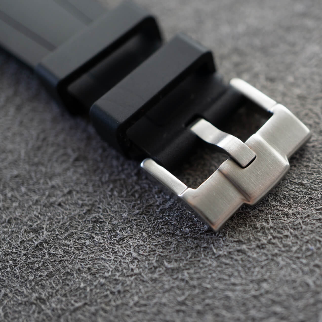helvetus straight fkm rubber strap