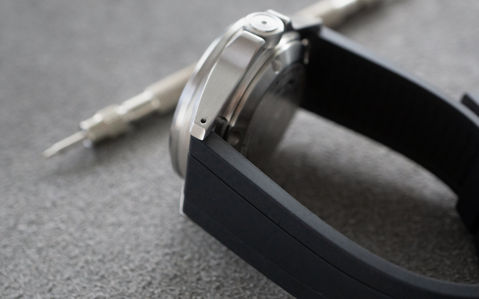 Straight FKM Rubber Strap by Helvetus