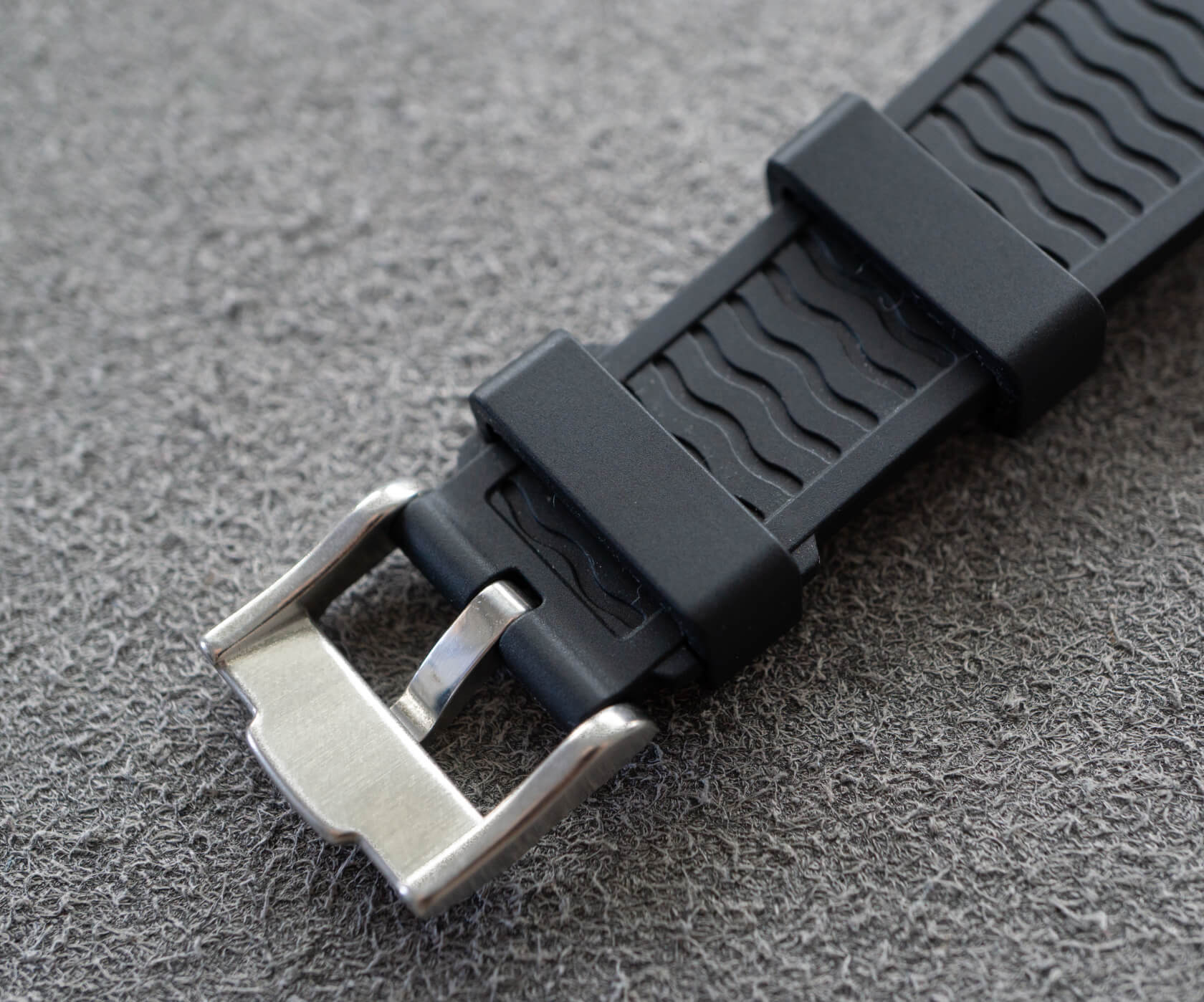 Straight FKM Rubber Strap by Helvetus