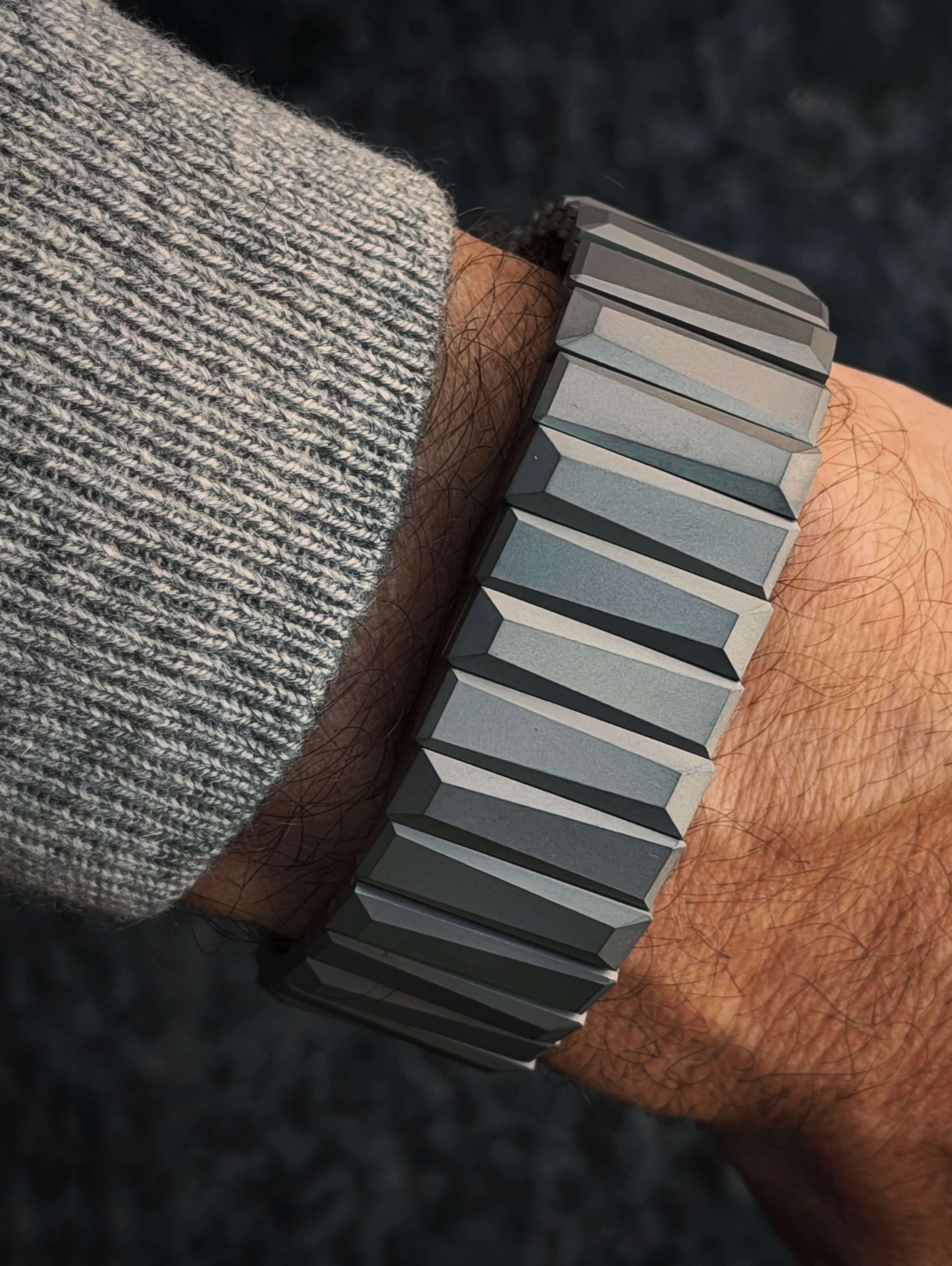 close up of the alternating asymmetric titanium links on the Toledano and Chan Oshinobi