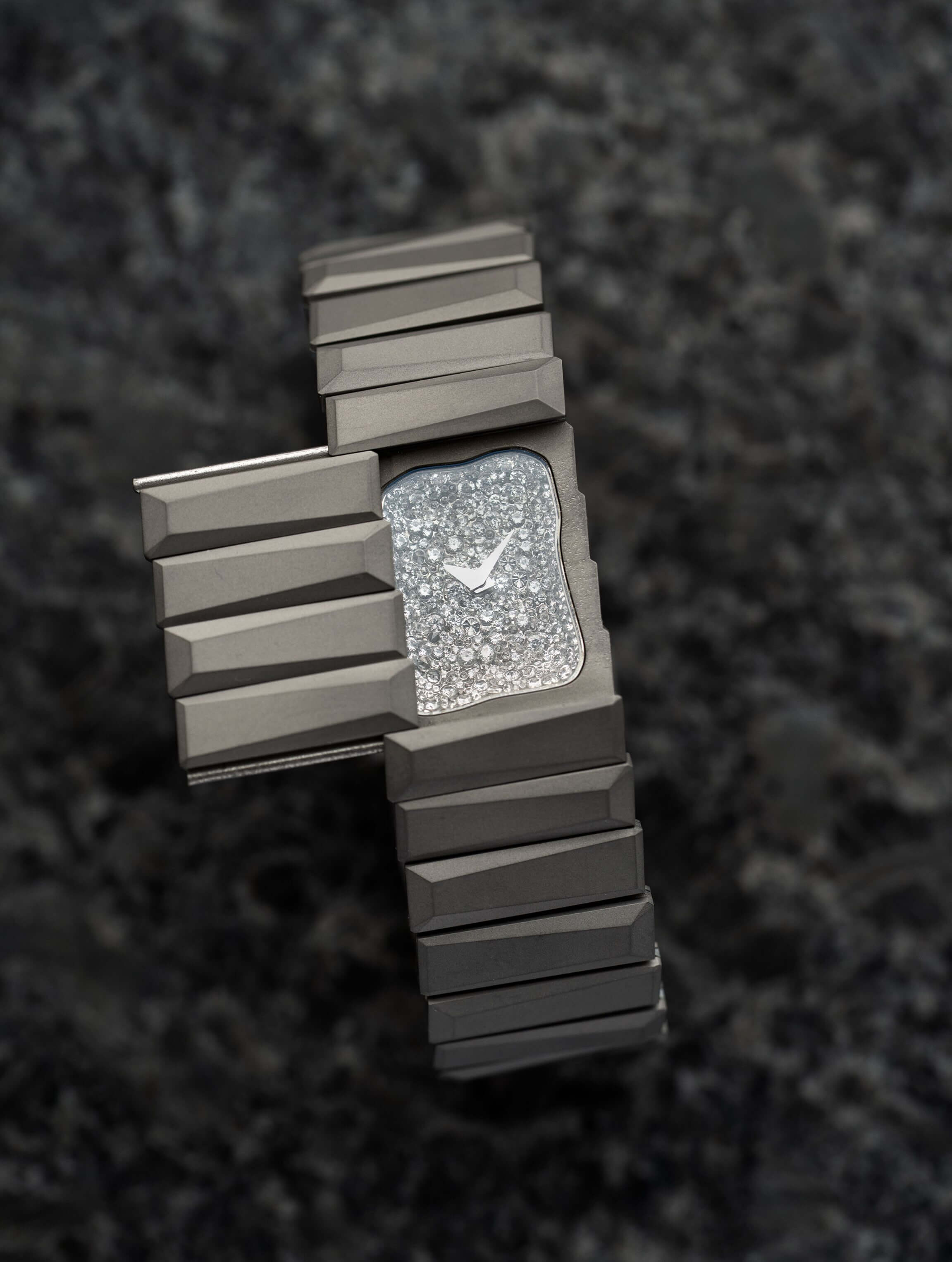 side profile of the Toledano and Chan Oshinobi showing the case depth