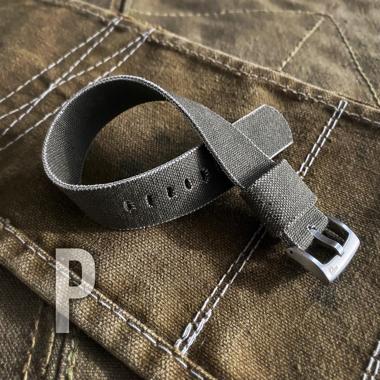 Postale canvas strap in grey color