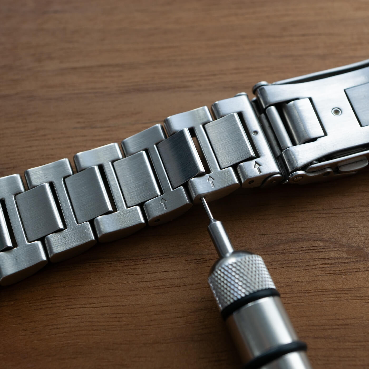 using a sizing tool push to the pin out