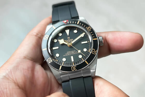 Rubber Strap with Metal Endlinks for Tudor Black Bay 58