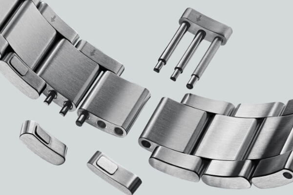 Christopher Ward Introduces the iLink&trade; Tool-Free Bracelet Resizing System