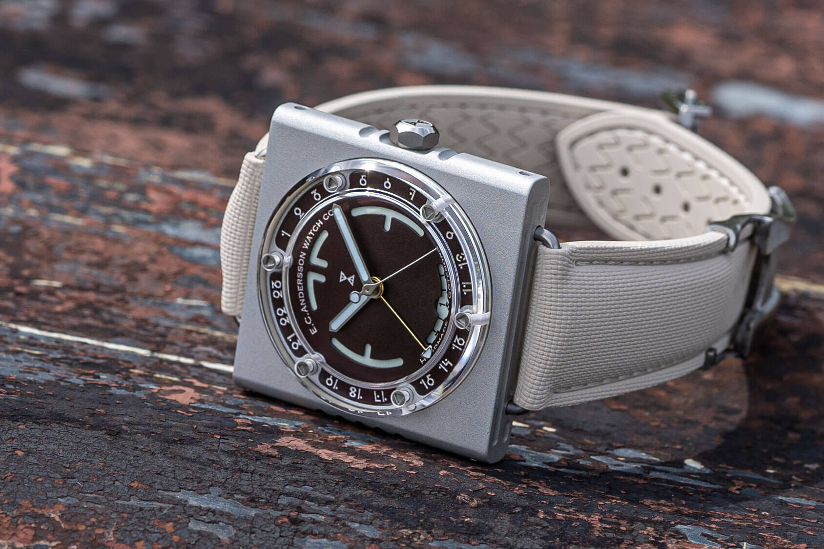 E.C. Andersson Timepod on a sailcloth-pattern rubber strap