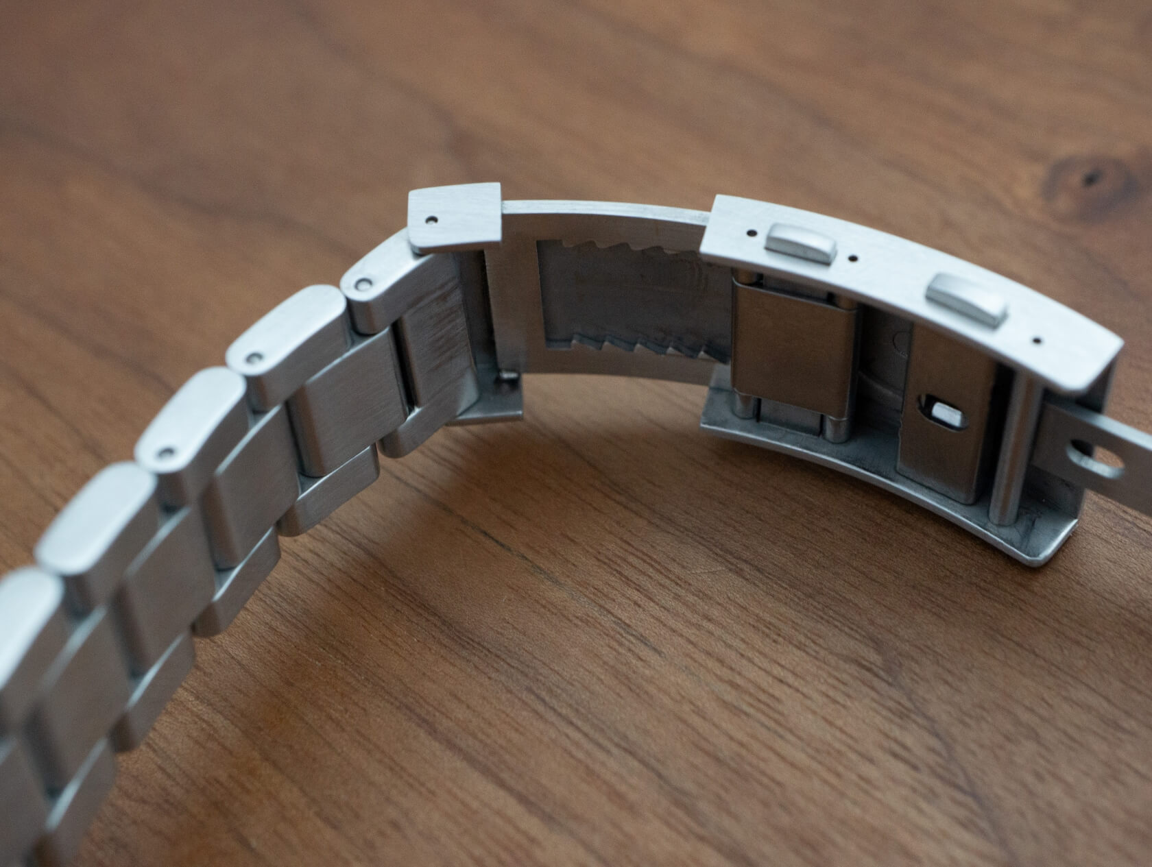 Ratcheting diving extension of the Unimatic Stainless Steel Bracelet