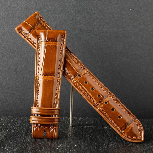 Custom made handmade leather watch strap by Velle Alexander