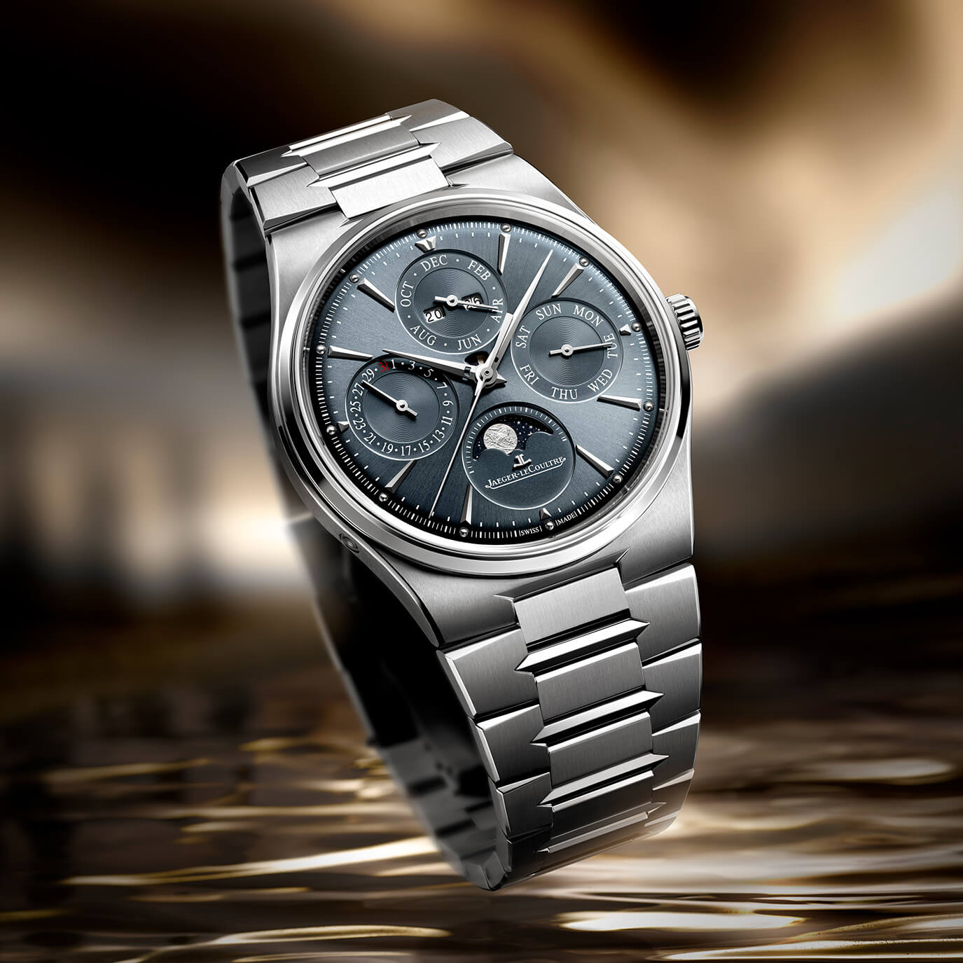 Jaeger-LeCoultre Master Control Chronometre on its new integrated bracelet
