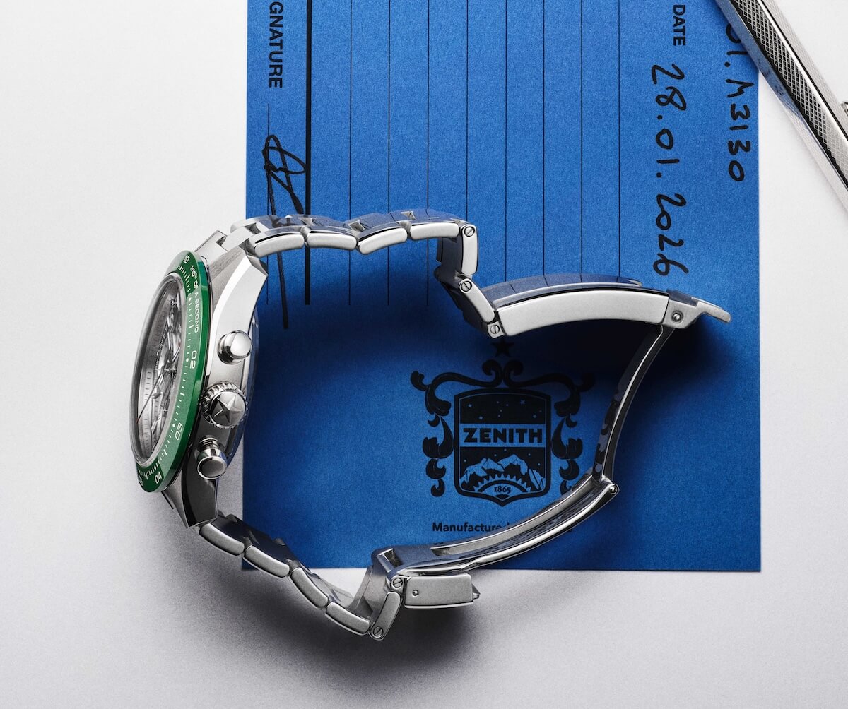 The lift-up safety cover with the Zenith star on the ZENCLASP
