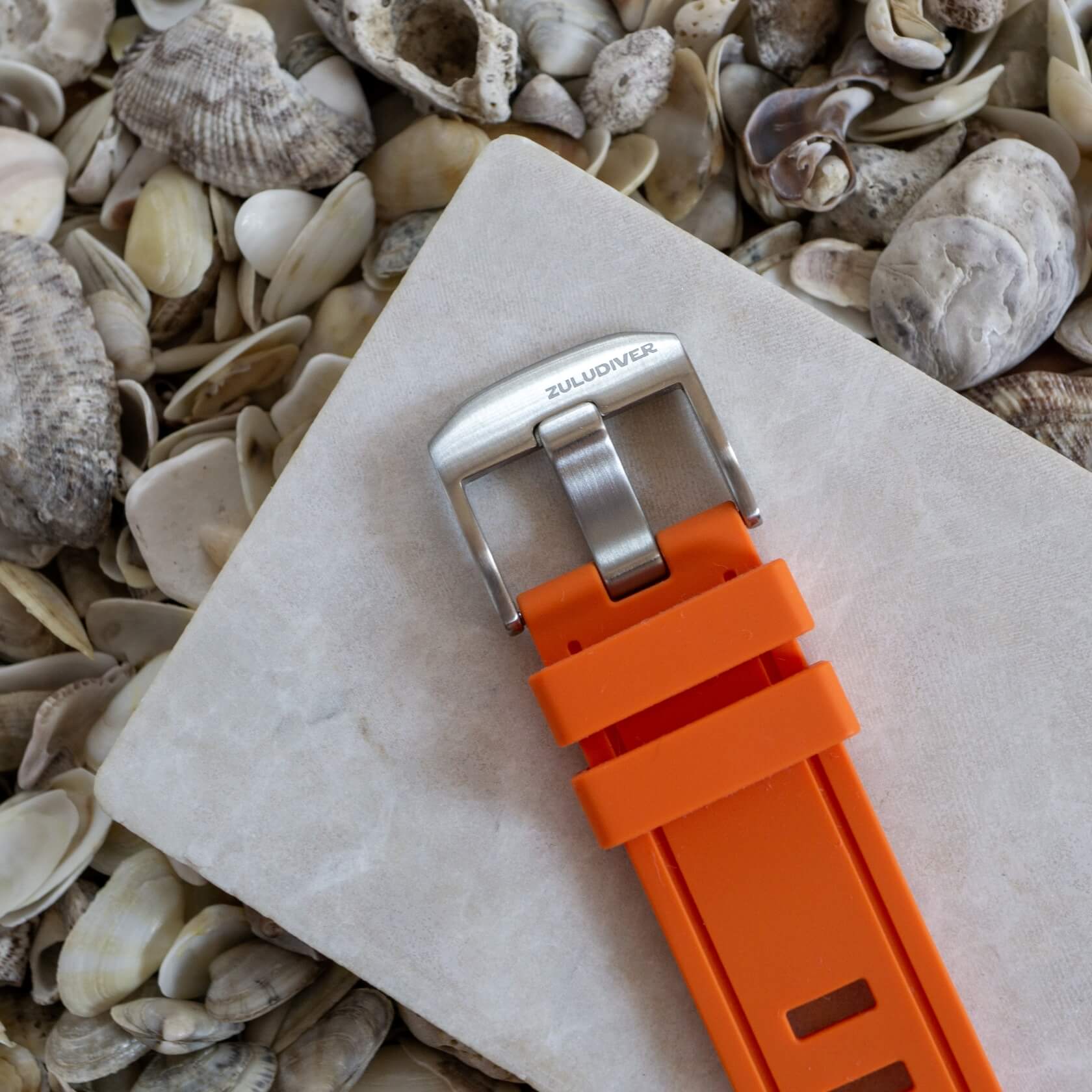 buckle od the Divers Silicone Strap by ZULUDIVER